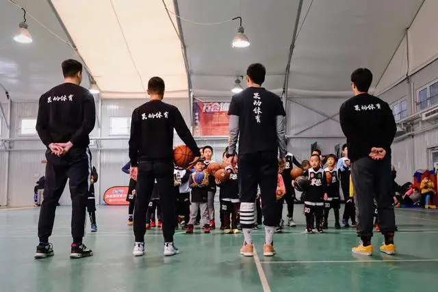如何用激励帮助孩子爱上篮球训练_0